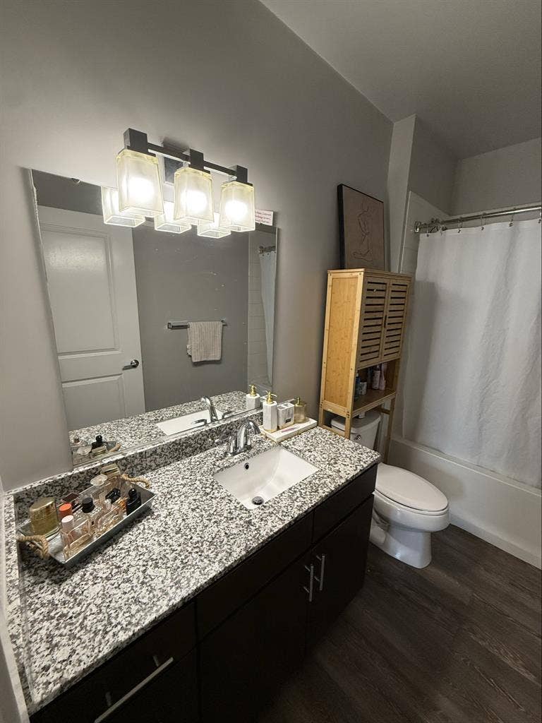 Room for Rent in Luxury Apartment