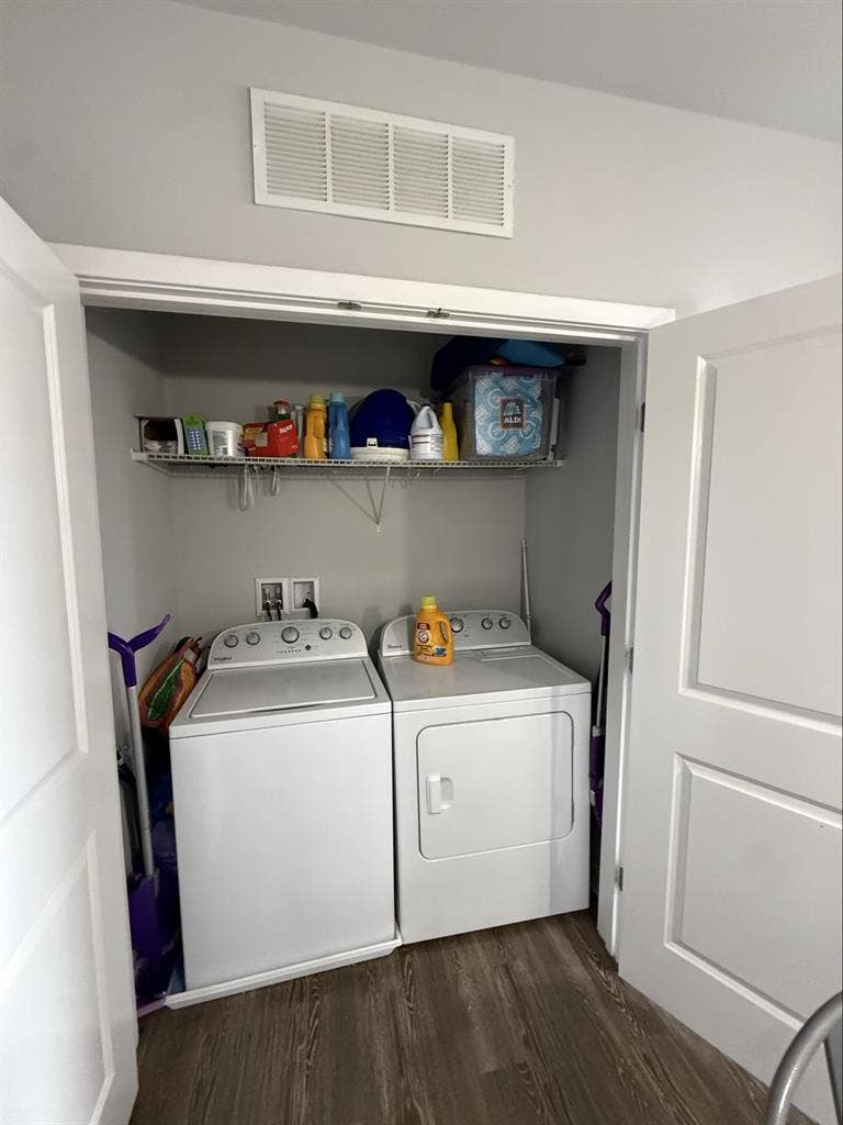 Room for Rent in Luxury Apartment