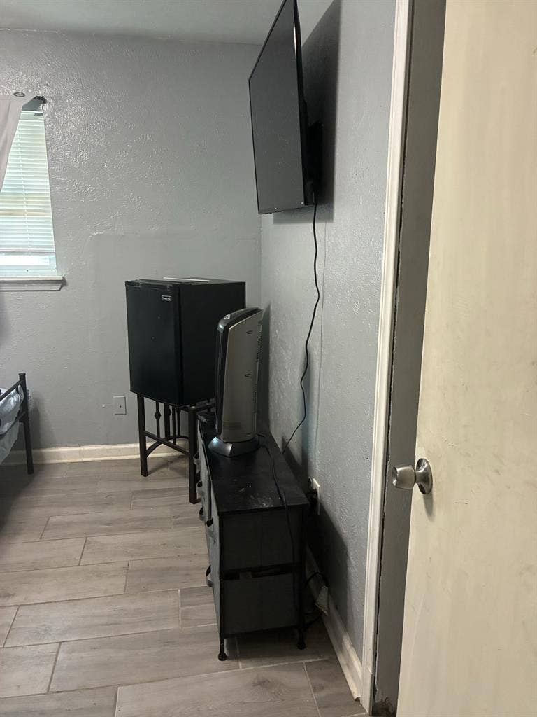 FURNISHED ROOM- MOVE IN READY