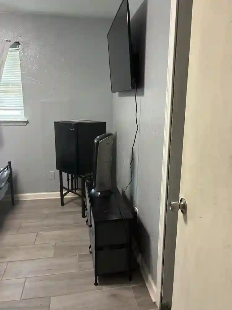FURNISHED ROOM- MOVE IN READY