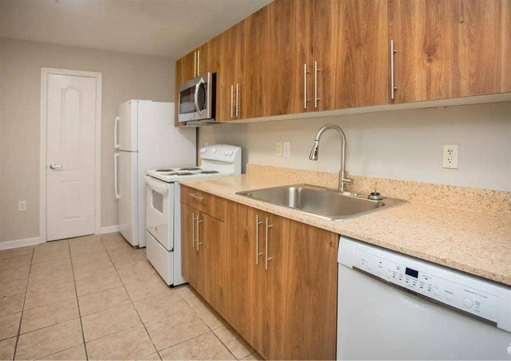 One bed one bath room available
