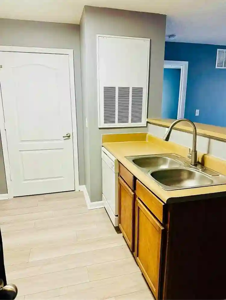 One bed one bath room available