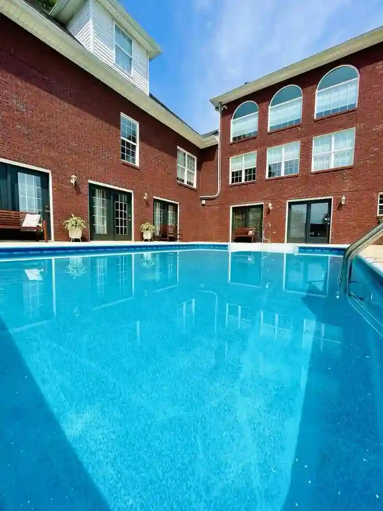 POOL AND RIVER VIEW PRIVATE ROOM