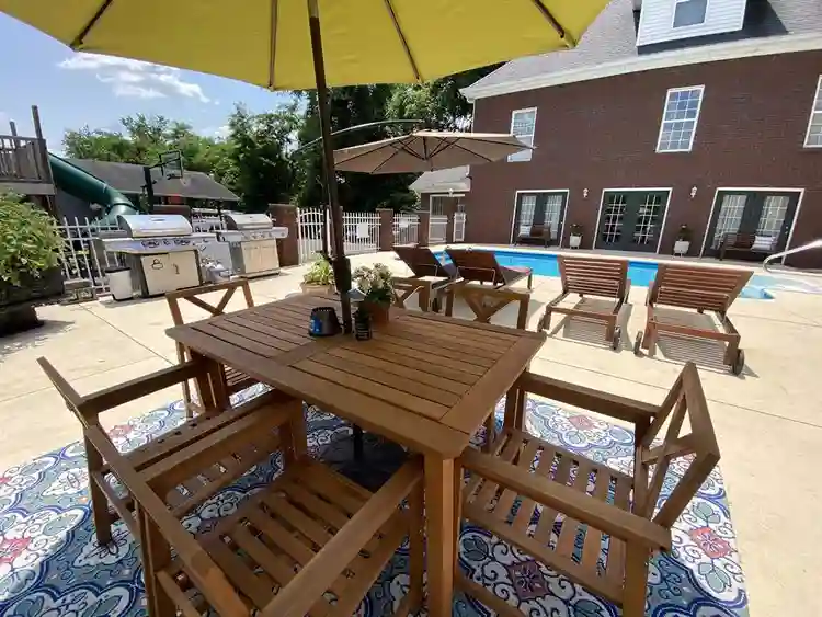 POOL AND RIVER VIEW PRIVATE ROOM
