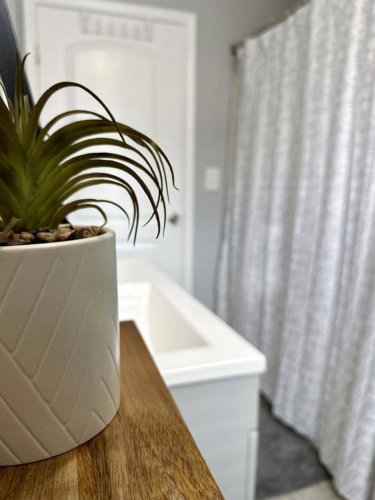 ROOM NEAR DOWNTOWN NEW ALBANY