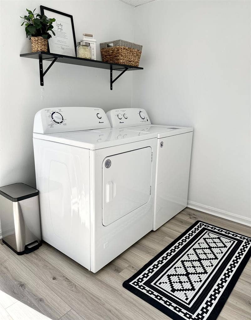 ROOM NEAR DOWNTOWN NEW ALBANY
