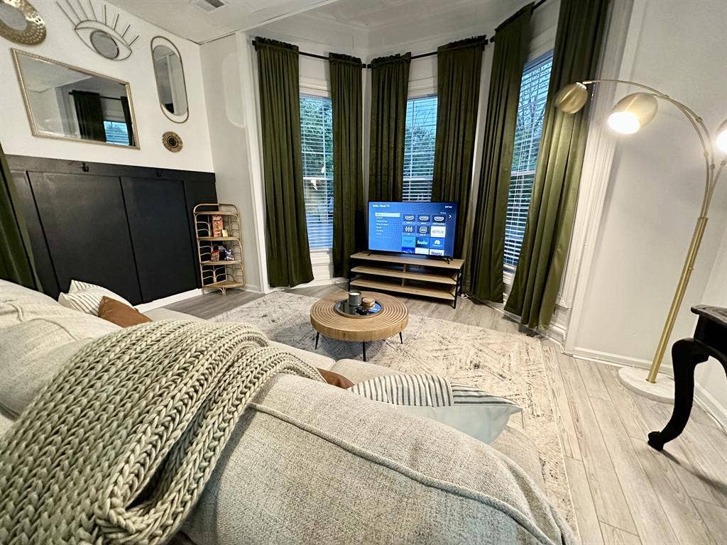 ROOM NEAR DOWNTOWN NEW ALBANY