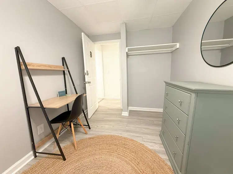 ROOM NEAR DOWNTOWN NEW ALBANY