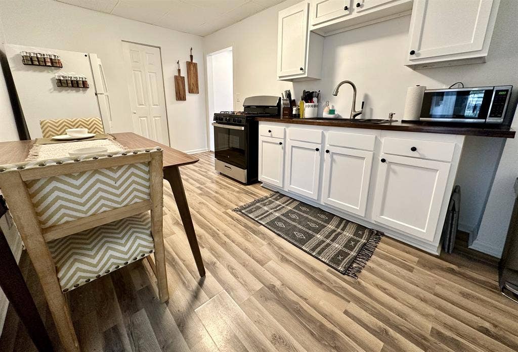 ROOM NEAR DOWNTOWN NEW ALBANY