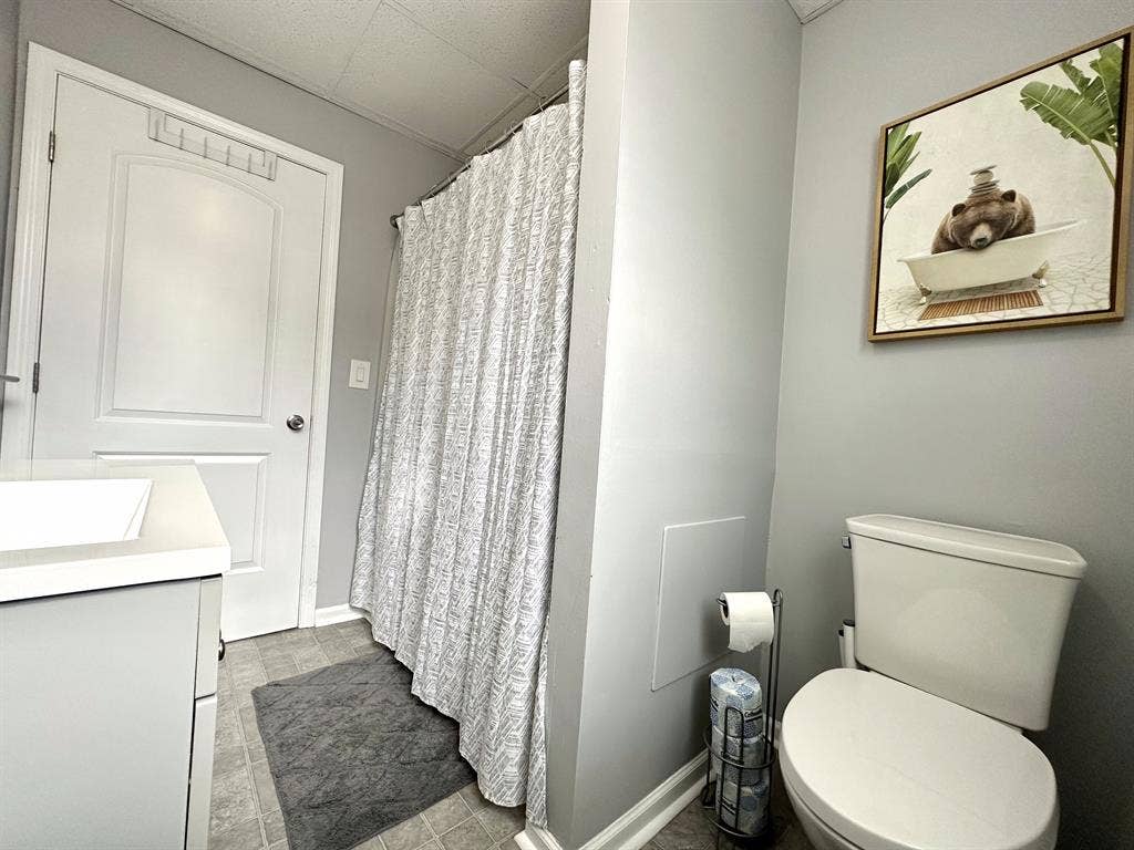 ROOM NEAR DOWNTOWN NEW ALBANY