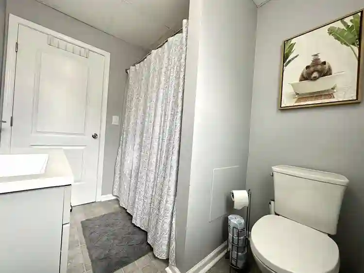 ROOM NEAR DOWNTOWN NEW ALBANY