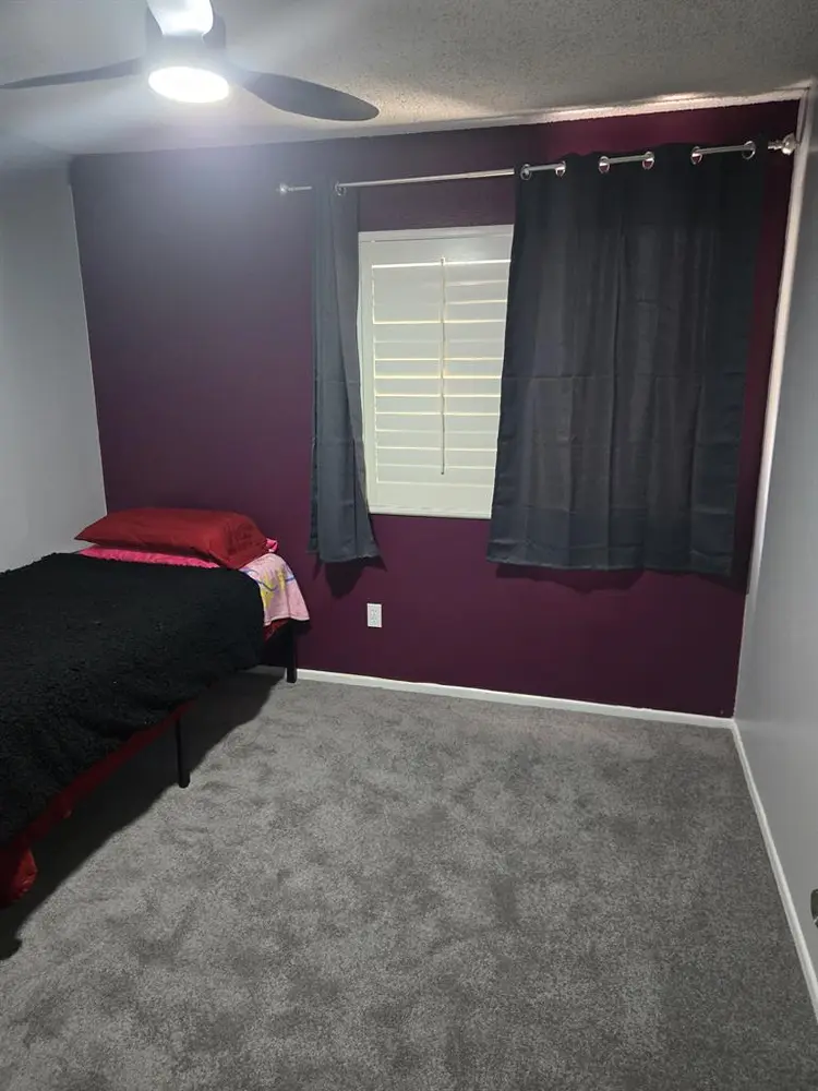 Private room/shated bathroom