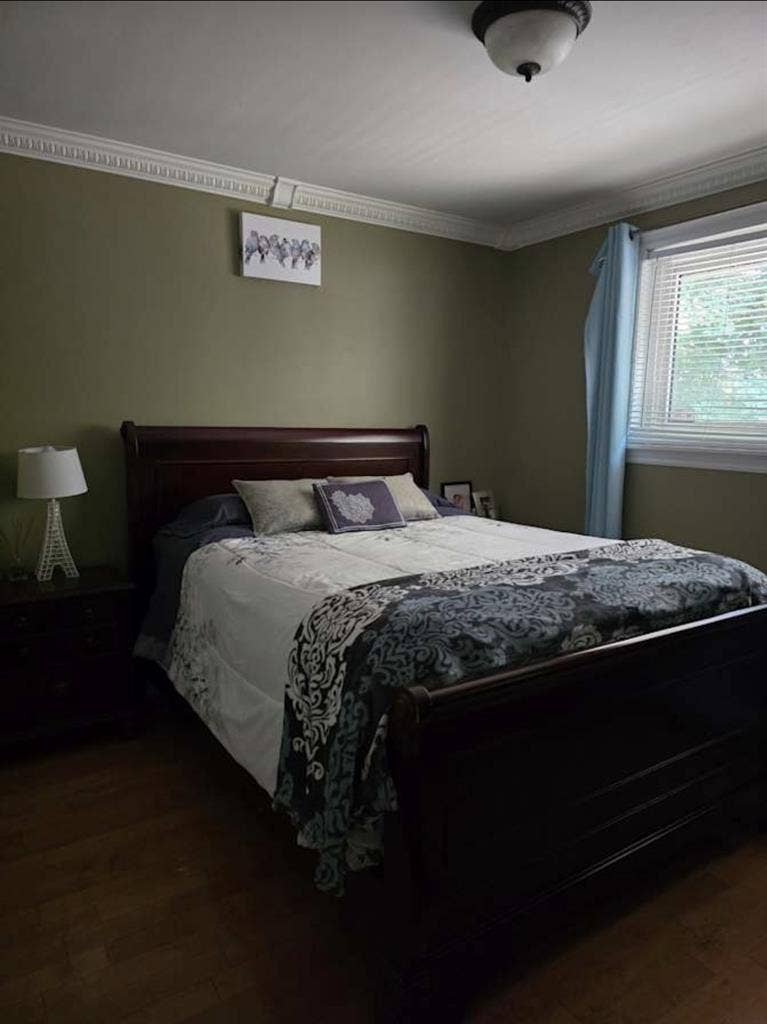 Furnish room Bramalea and Steeles