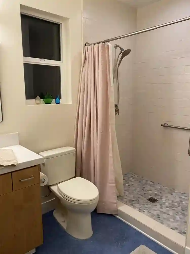 Furnished room in East Sacc State