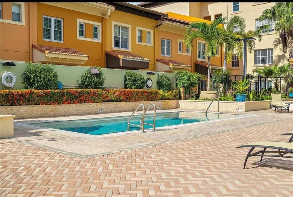 Downtown St Petersburg condo.