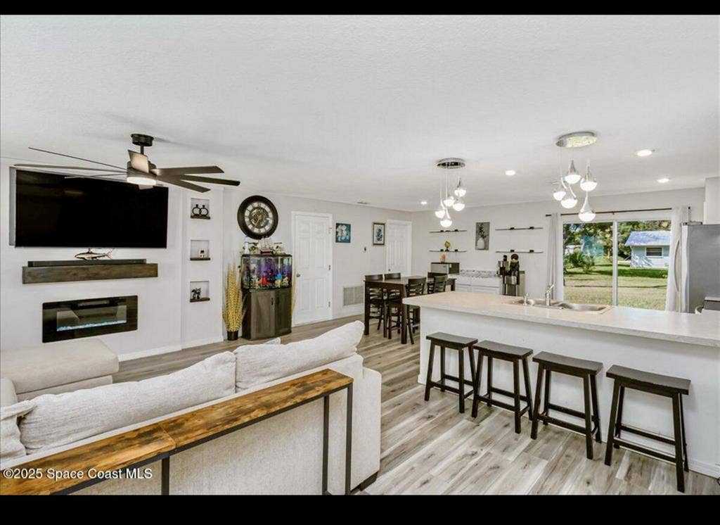 ROOM FOR RENT IN SEBASTIAN/ $900mth