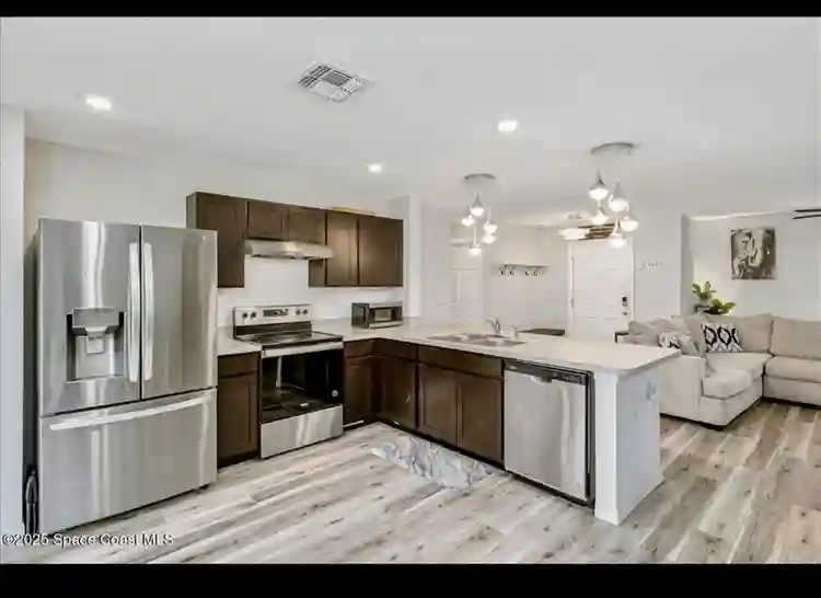 ROOM FOR RENT IN SEBASTIAN/ $900mth