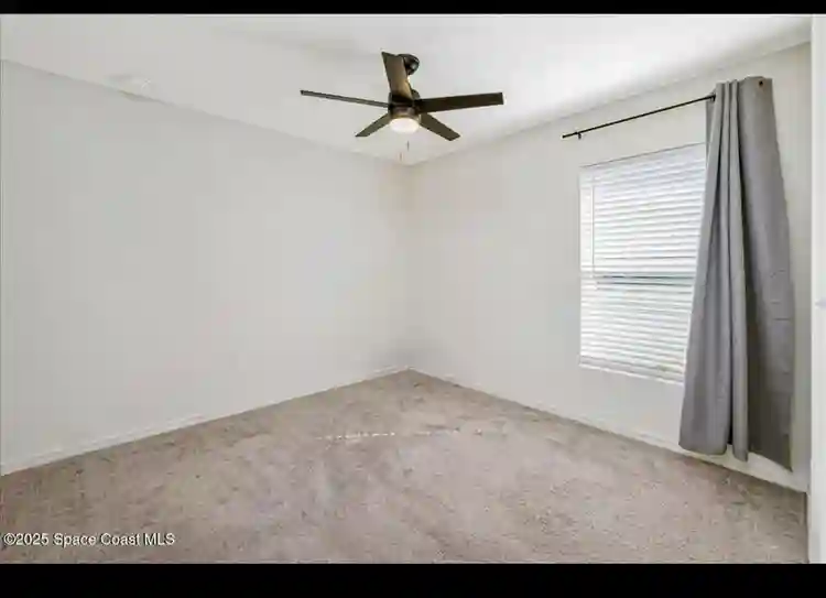 ROOM FOR RENT IN SEBASTIAN/ $900mth
