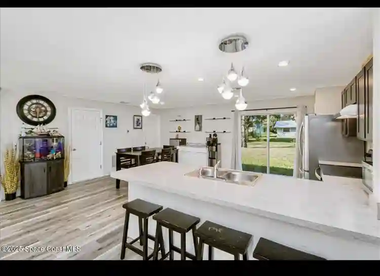 ROOM FOR RENT IN SEBASTIAN/ $900mth