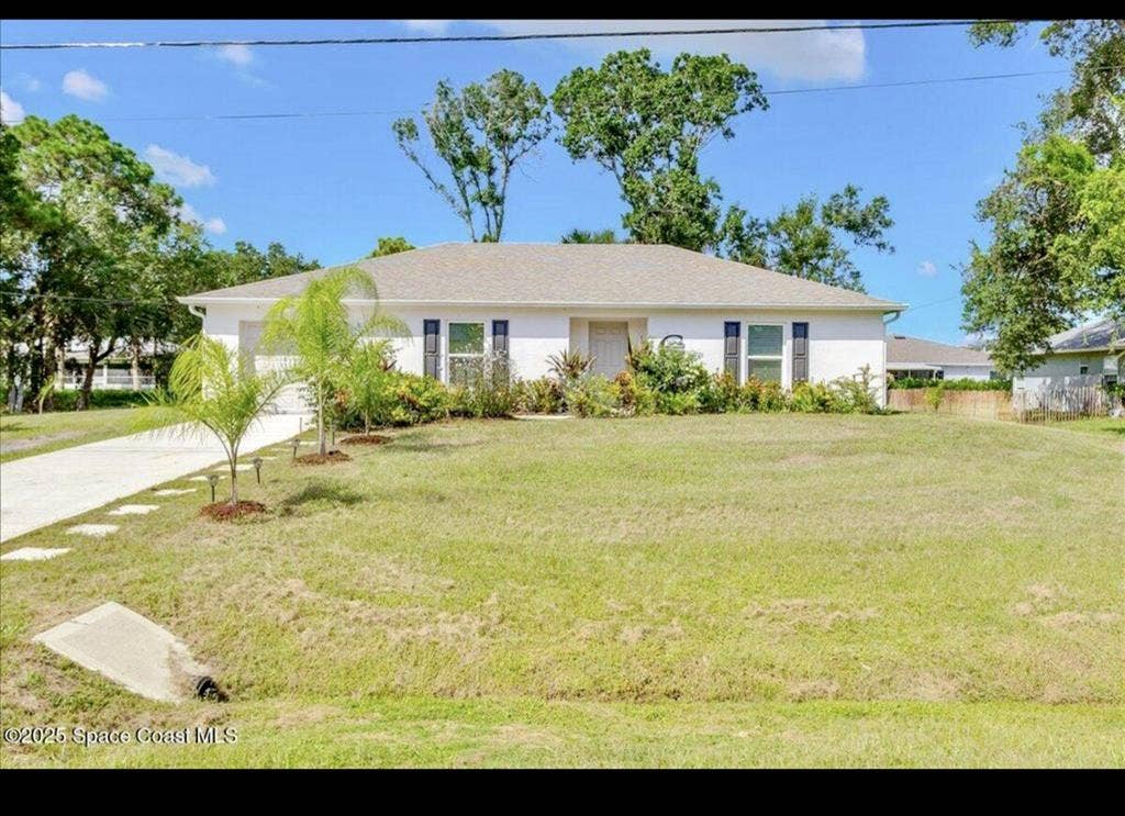 ROOM FOR RENT IN SEBASTIAN/ $900mth