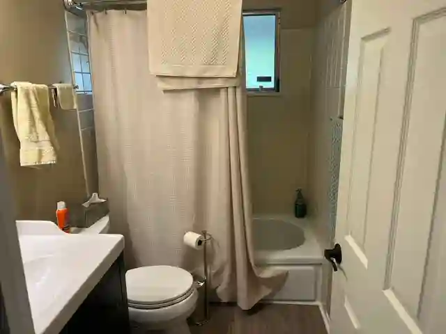Sunny room available in Pinole