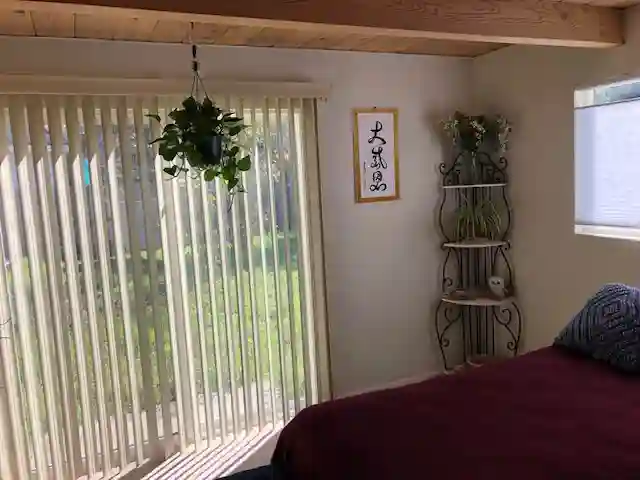 Sunny room available in Pinole