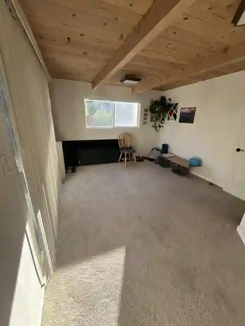 Sunny room available in Pinole
