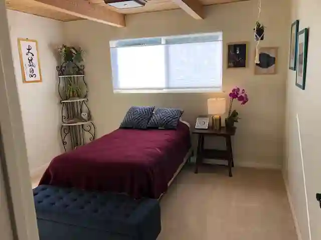 Sunny room available in Pinole
