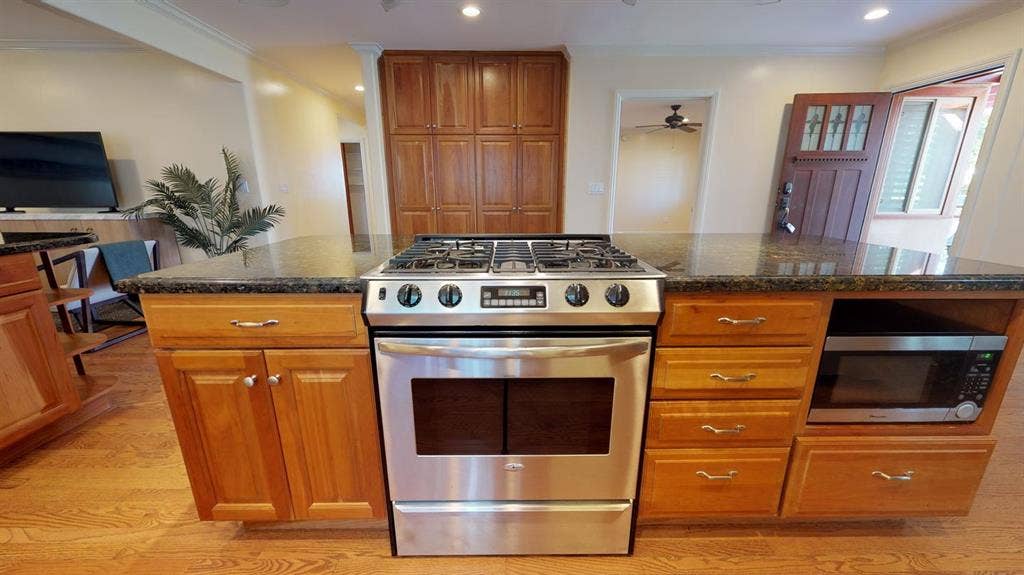 1 BR in Los Angeles