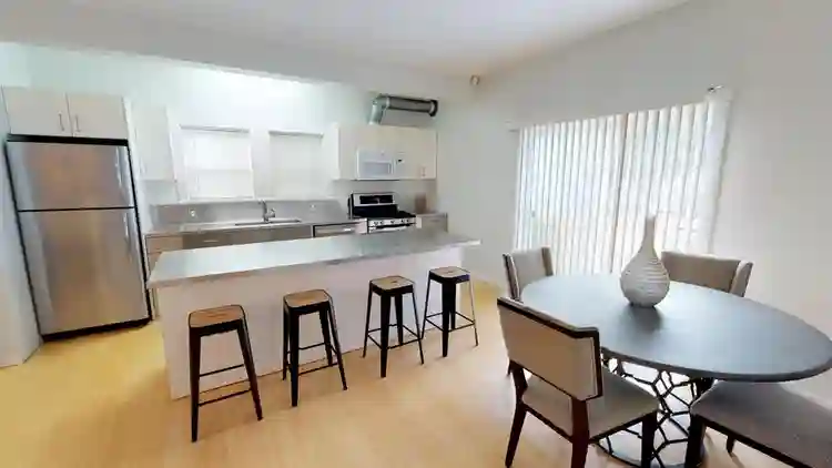 1 BR in Oakland