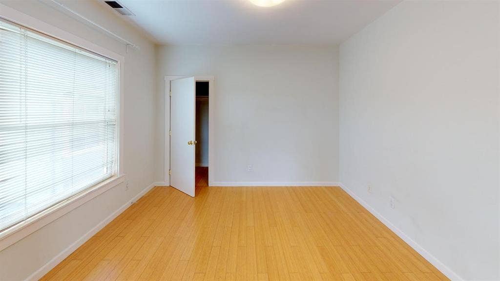 1 BR in Oakland