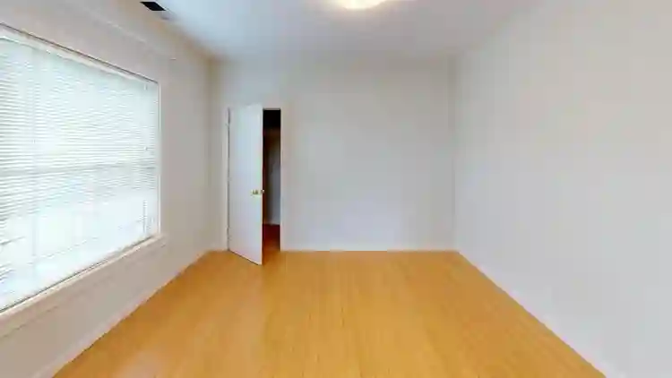 1 BR in Oakland