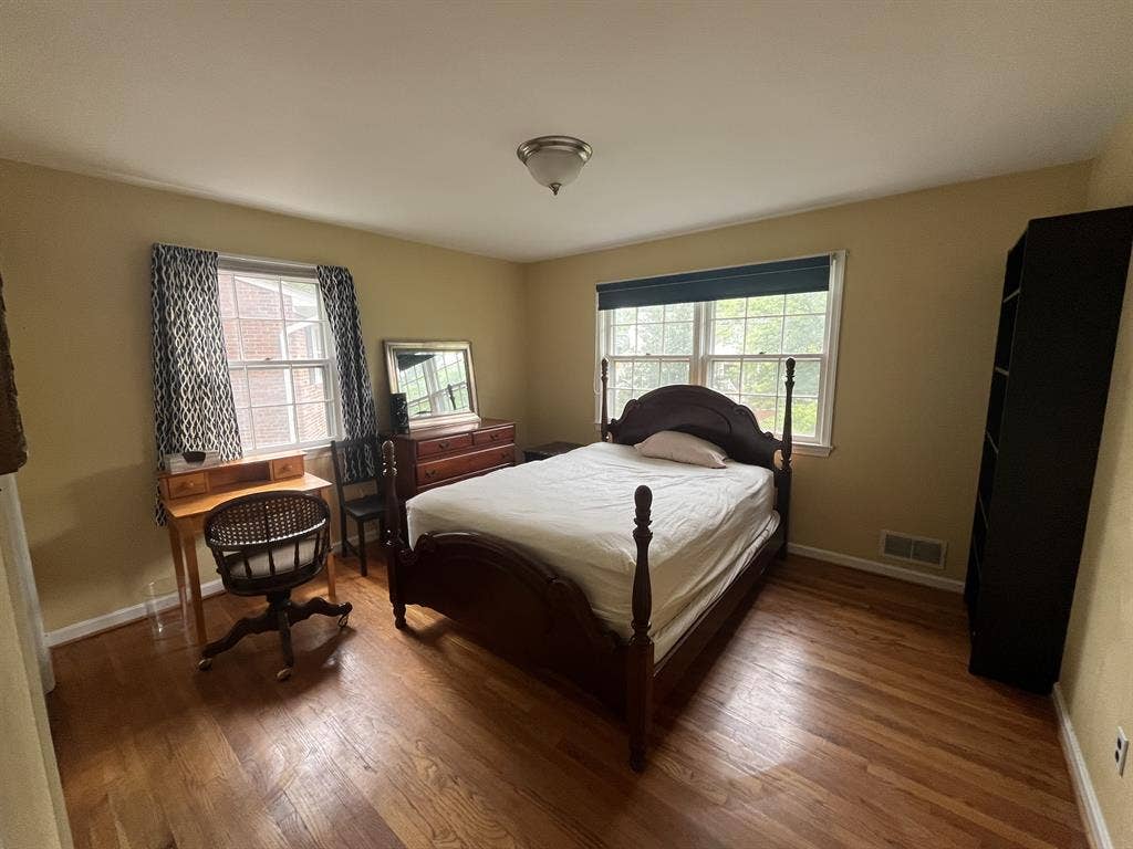 Walk to NIH & Metro-Furnished rooms
