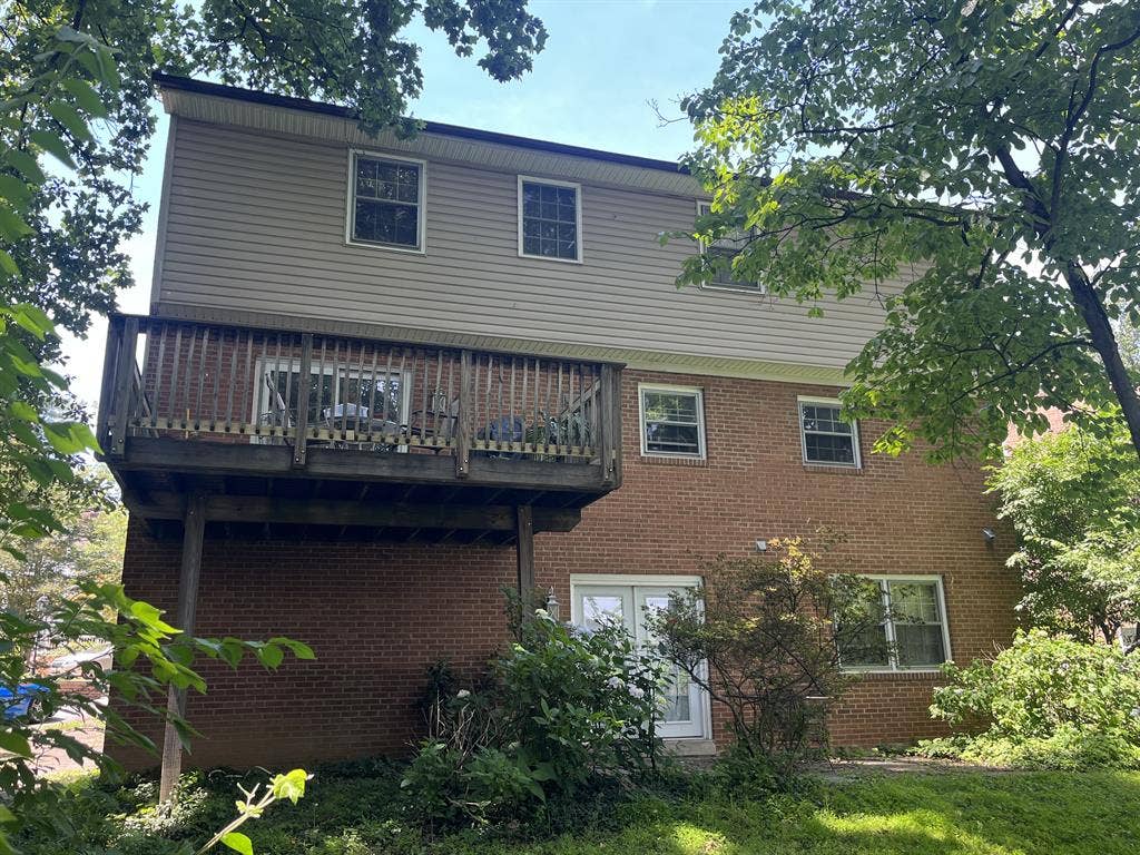 Walk to NIH & Metro-Furnished rooms