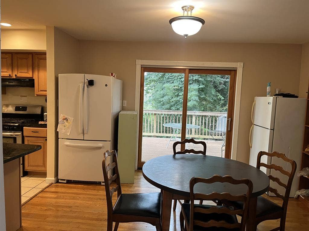 Walk to NIH & Metro-Furnished rooms