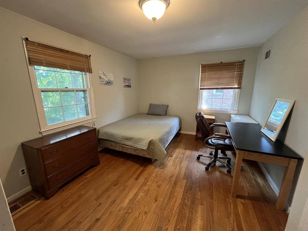 Walk to NIH & Metro-Furnished rooms