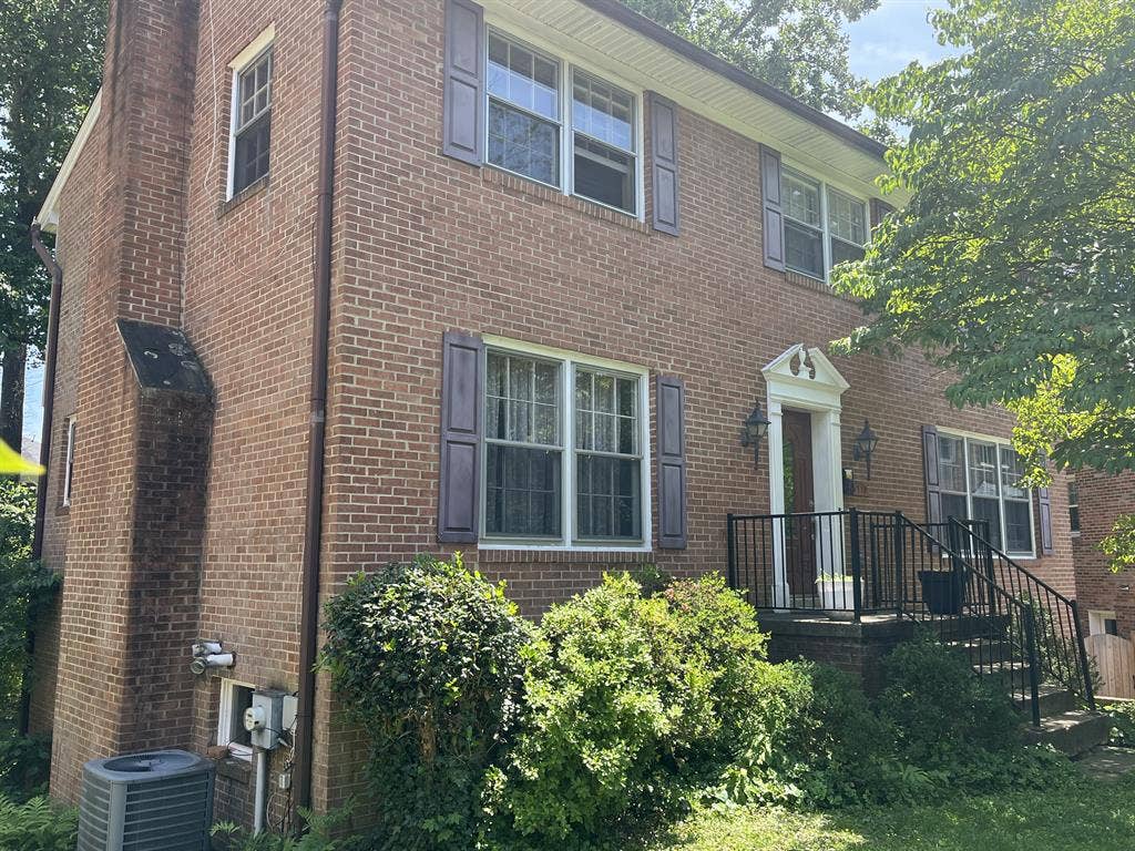Walk to NIH & Metro-Furnished rooms