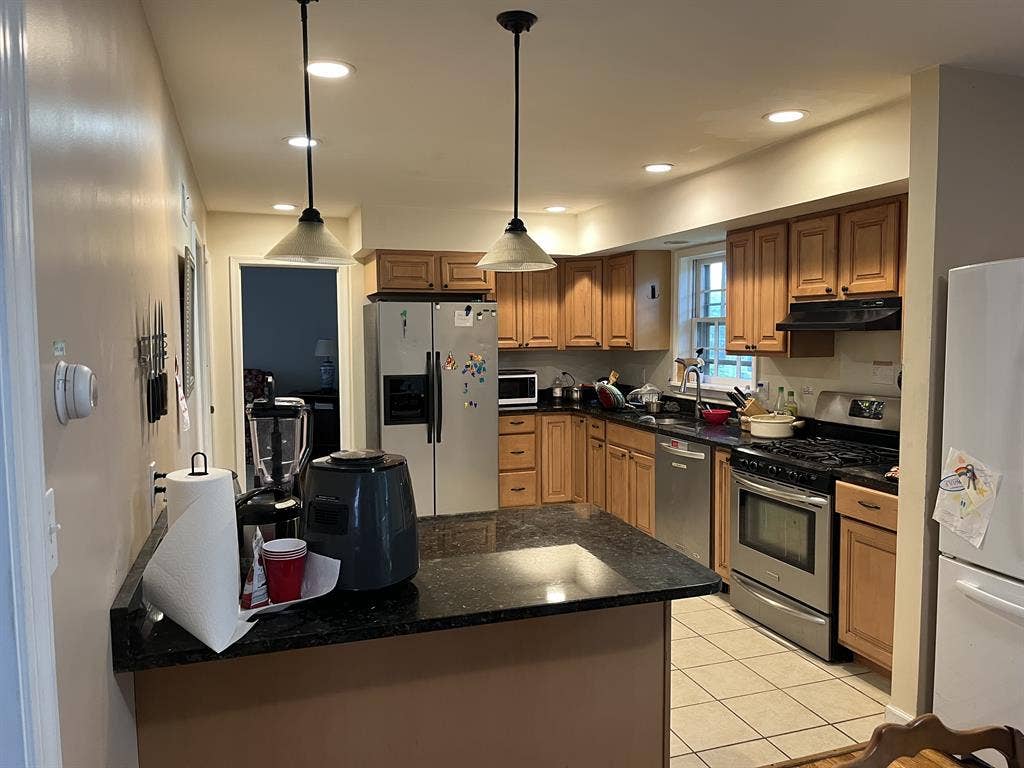Walk to NIH & Metro-Furnished rooms