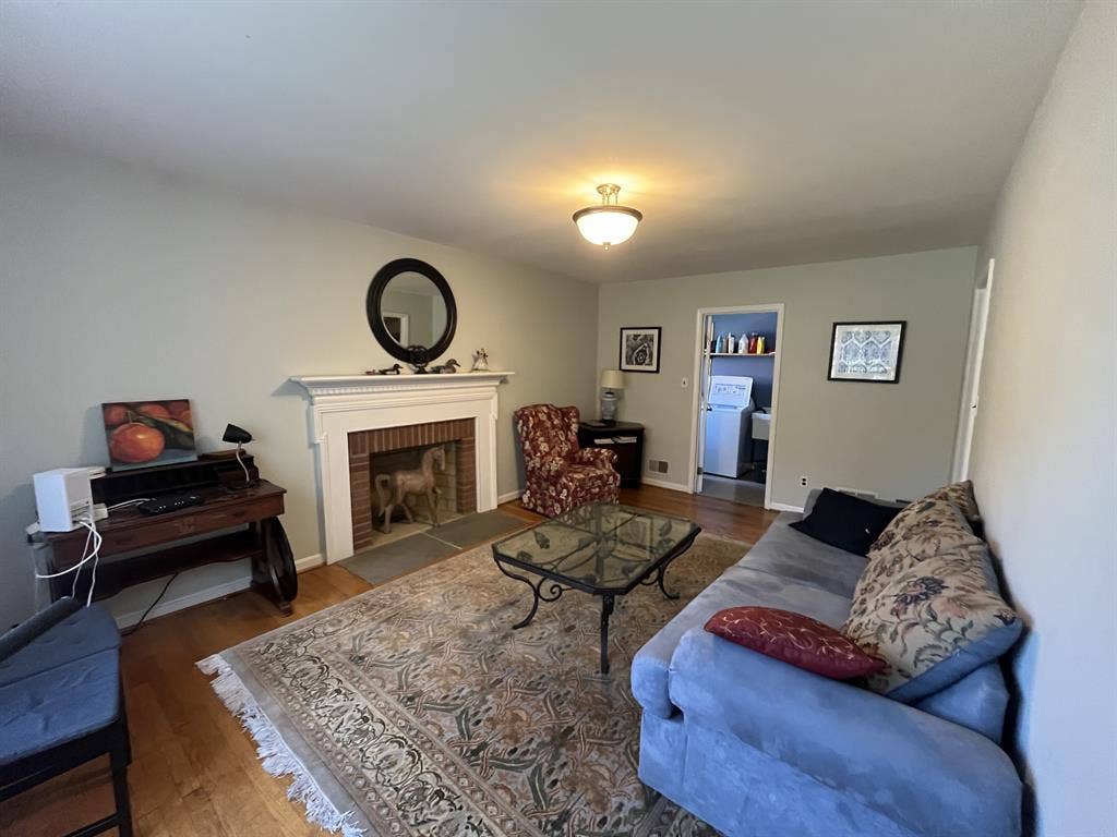 Walk to NIH & Metro-Furnished rooms