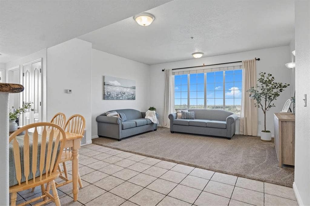 Private room-sellling lease ASAP