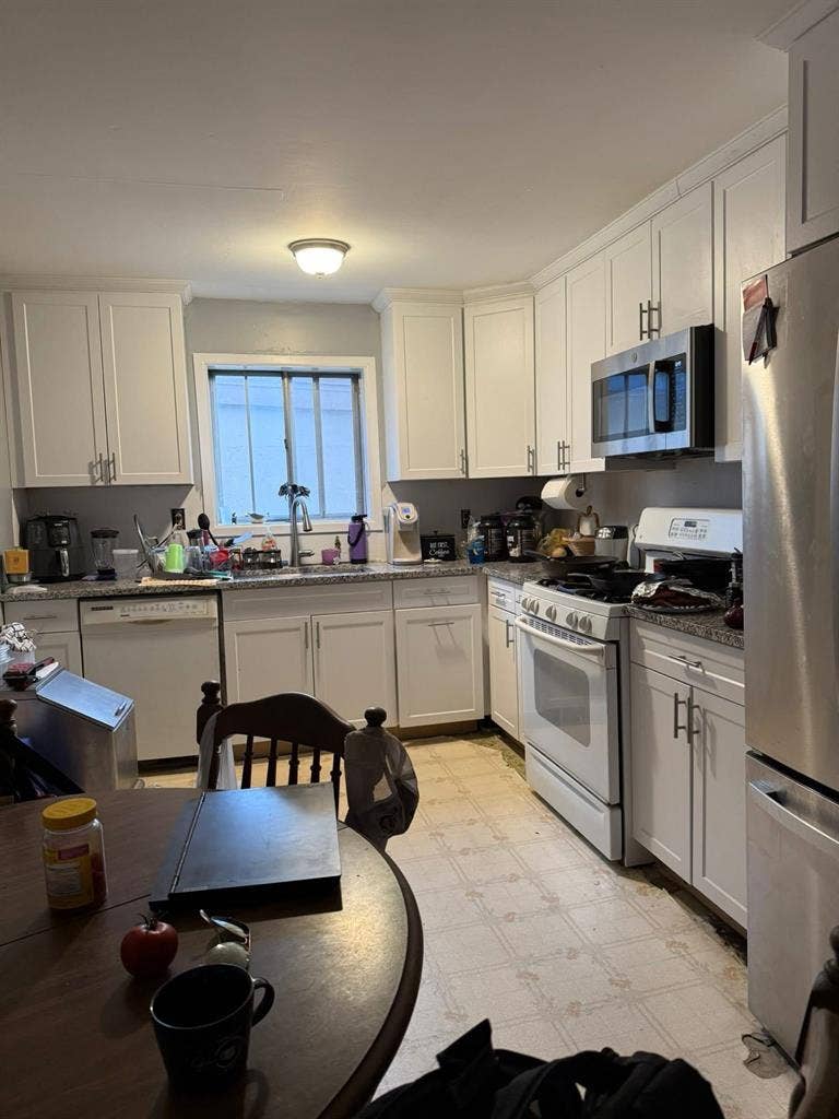 2 rooms available