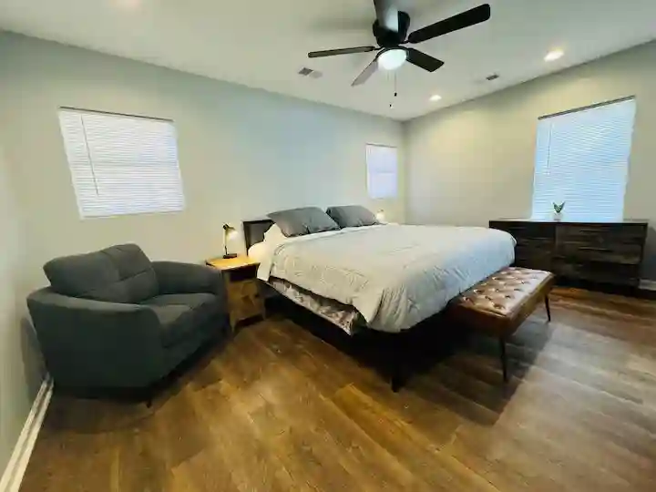 3 BR in Forest Park