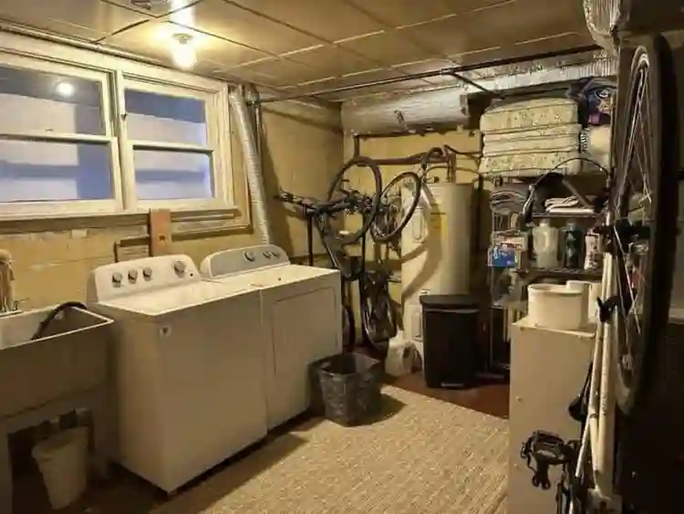 Seeking 4 new roommates!