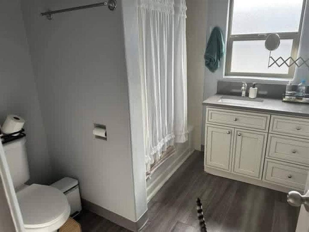 Seeking 4 new roommates!