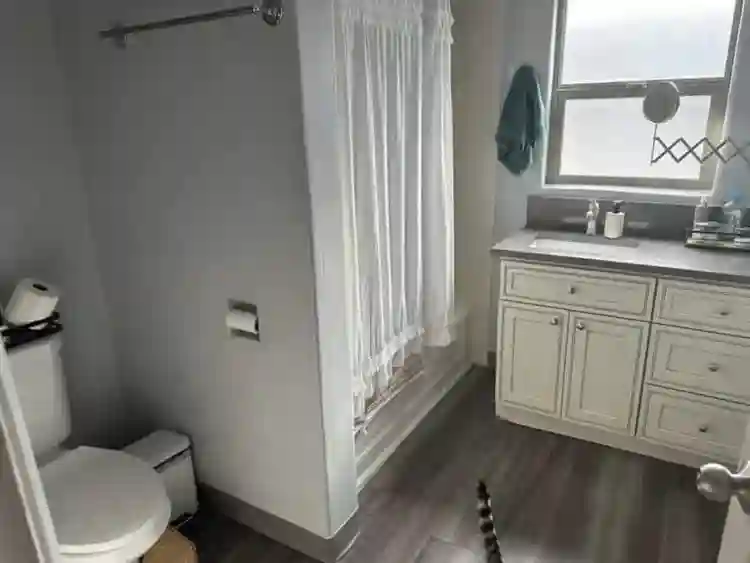 Seeking 4 new roommates!