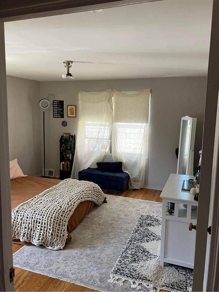 Seeking 4 new roommates!