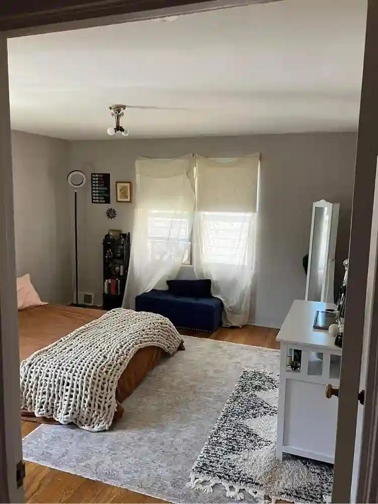 Seeking 4 new roommates!