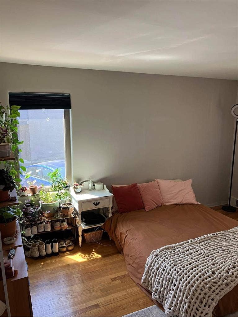 Seeking 4 new roommates!