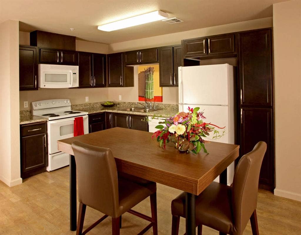 Private room (grad housing) $880/m
