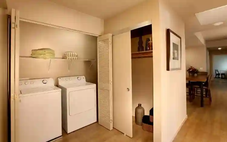 Private room (grad housing) $880/m